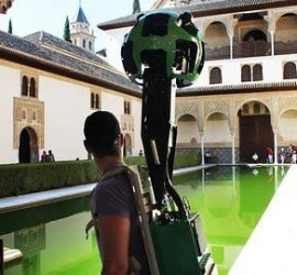 Fotografía de voluntario de Google Trekker grabando en la Alhambra