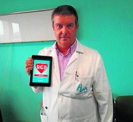 Fotografía del doctor granadino Miguel Ángel Díaz Castellanos, uno de los inventores de la app para móviles para la RCF