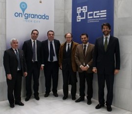 Fotografía del Embajador de Italia en el edificio de la General de Granada junto a integrantes del proyecto On Granada Tech City