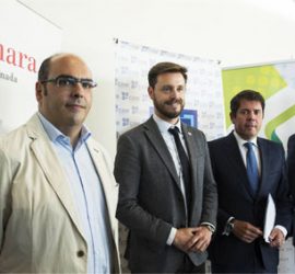 Fotografía de los presidentes de la Cámara de Comercio de Granada, la Confederacion Granadina de Empresarios y de la UGR en la presentación del Club de Emprendedores Granada